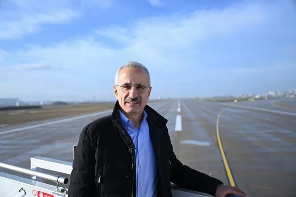 Transit uçuş rekoru kırıldı! Bakan Uraloğlu açıkladı